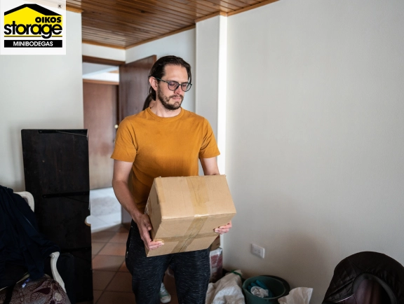 Más espacio en casa y más orden en tu vida: ¿por qué alquilar una minibodega sí funciona? Minibodega para organizar muebles cajas y objetos del hogar