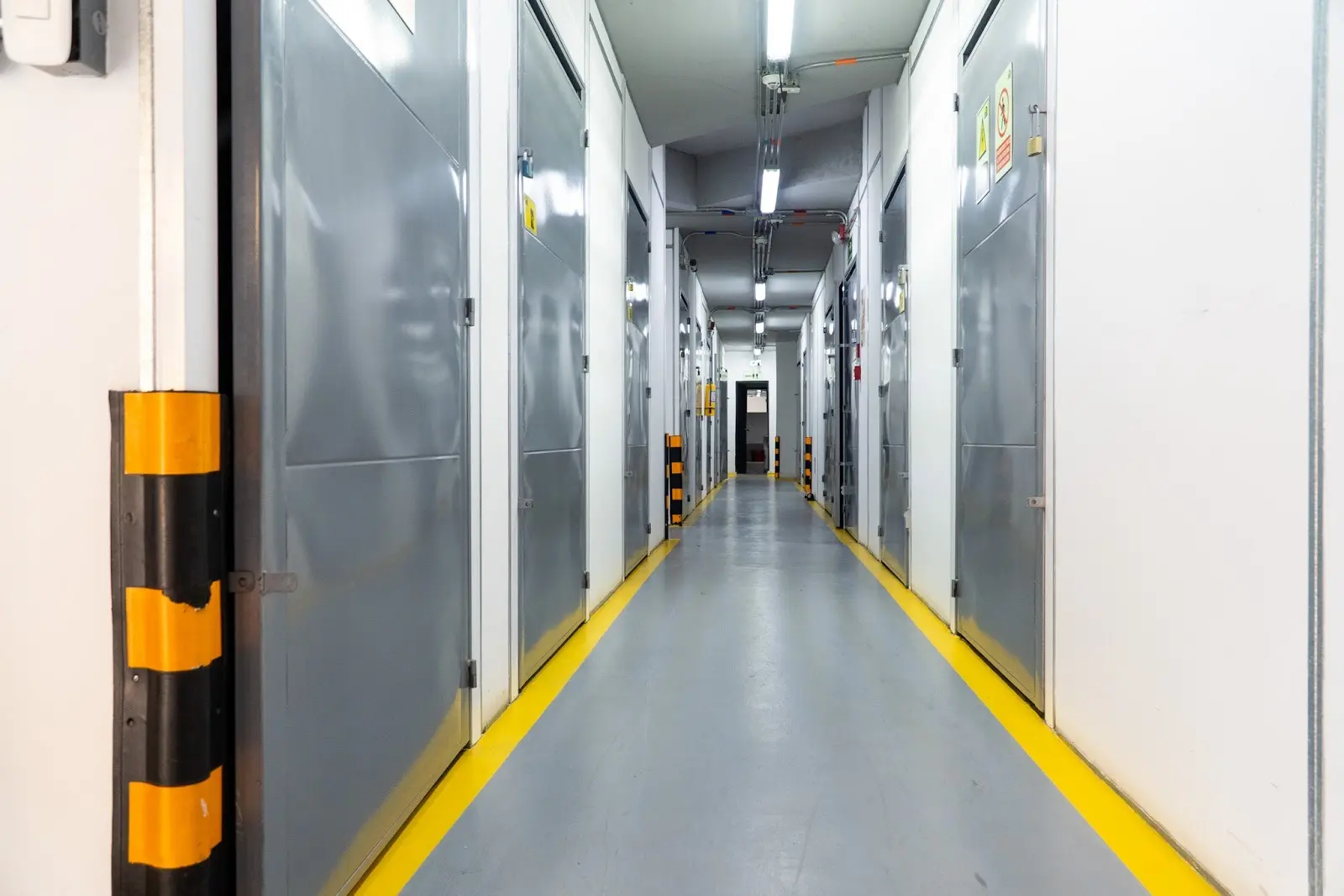 Beneficios de usar minibodegas para entregas rápidas