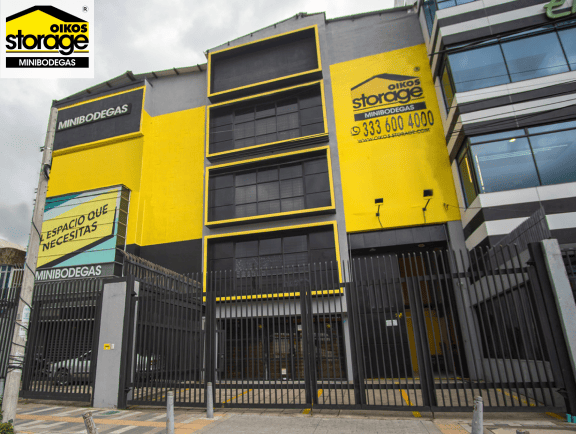 Recepción de mercancías e inventario organizado en minibodegas para empresas