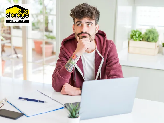 Procura elegir un servicio de almacenamiento con servicios extras y acompañamiento oportuno que te brinde seguridad y garantías. Elige el mejor servicio de self storage con OIKOS Storage